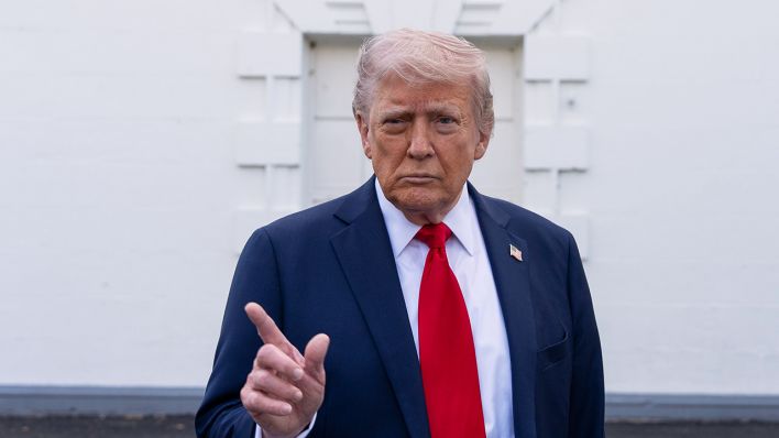 US-Präsident Donald Trump vor dem Weißen Haus © picture alliance/dpa/AP|Alex Brandon