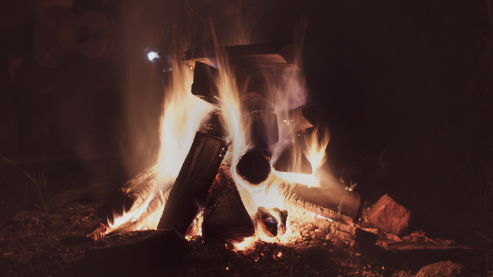 Lagerfeuer © IMAGO / Wirestock