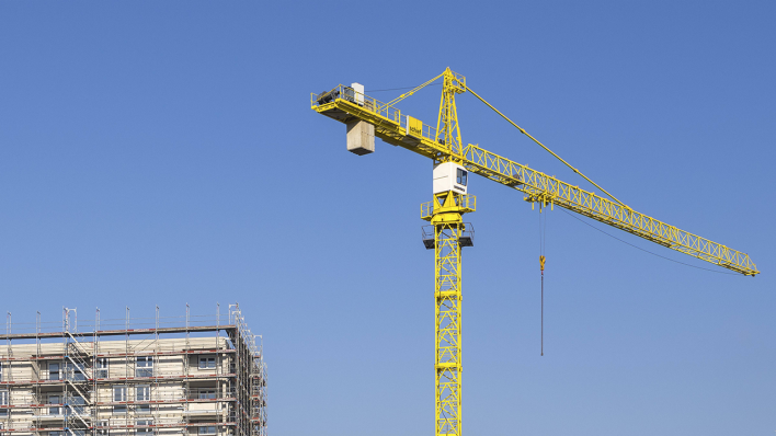 Baukran auf einer Baustelle (Symbolbild) © IMAGO / imagebroker