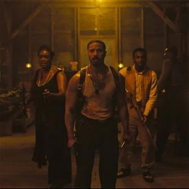 Michael B. Jordan (mi.) in "Blood & Sinners" © Warner Bros. Entertainment Inc.