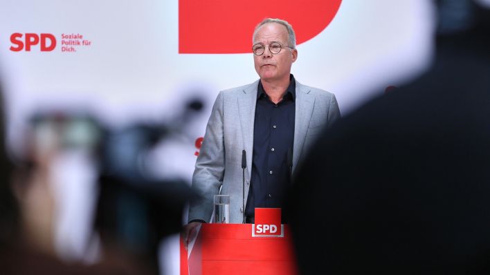Matthias Miersch verkündet im Willy-Brandt-Haus das Ergebnis des Mitgliedervotums über den Koalitionsvertrag © picture alliance / dts-Agentur | -