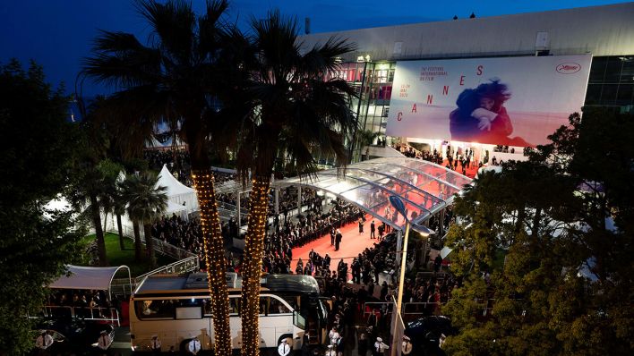 Blick auf den Roten Teppich der Filmfestspiele in Cannes © picture alliance/dpa/Invision | Scott A Garfitt
