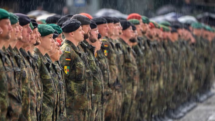 Bundeswehr-Soldaten der Litauen-Brigade beim Aufstellungsappell der Panzerbrigade 45 © Michael Kappeler/dpa