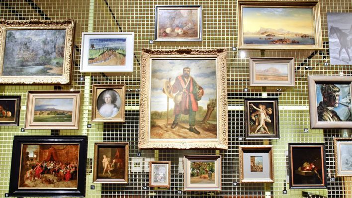 Symbolbild: Kunstwerke in der Ausstellung „Bestandsaufnahme Gurlitt - Ein Kunsthändler im Nationalsozialismus“. Hildebrand Gurlitt war Chefeinkäufer für das von Hitler persönlich geplante Museum in Linz © IMAGO/Reiner Zensen
