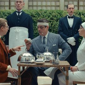 Benicio Del Toro, Michael Cera und Mia Threapleton in "Der Phönizische Meisterstreich" © TPS Productions