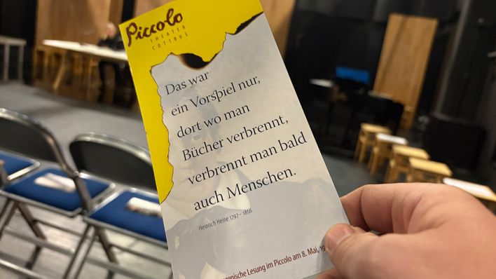 "Holt die Bücher aus dem Feuer" im Piccolo Theater Cottbus