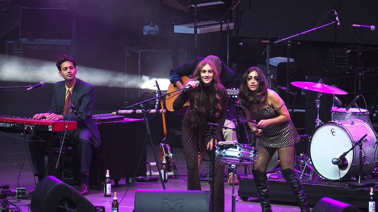 Kitty, Daisy & Lewis