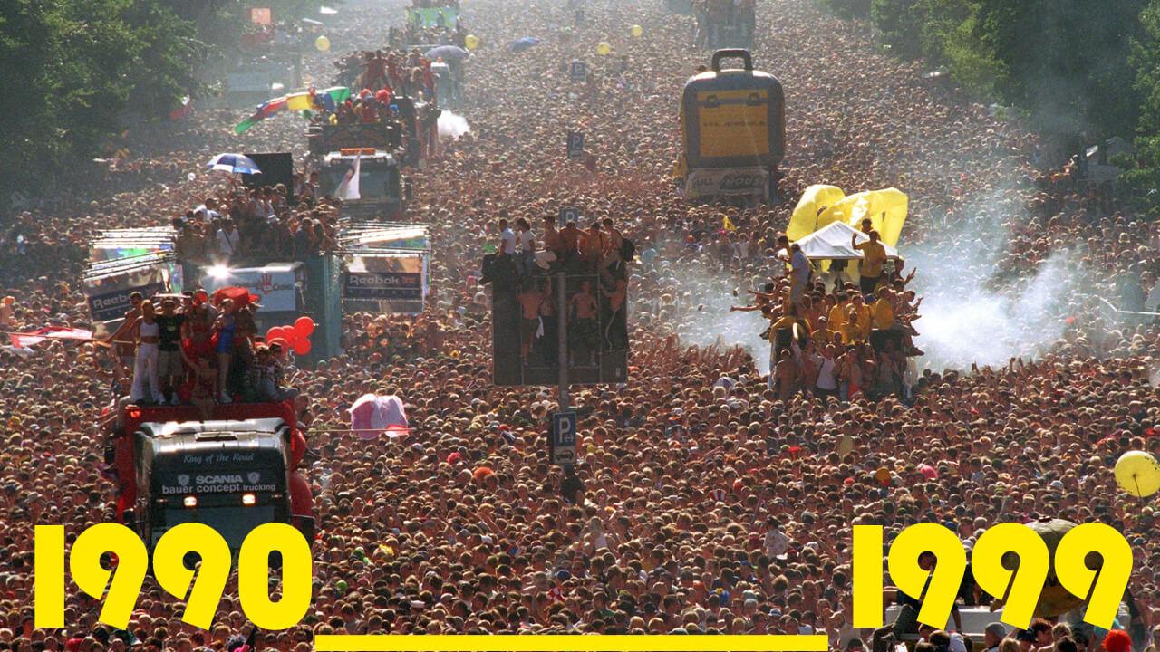 Mit rund 1,5 Millionen Ravern hat die elfte Berliner Love Parade am 10.07.1999 alle Rekorde gebrochen. Unter dem Motto "Music is the key" verwandelten schrill gekleidete Tänzer den Berliner Tiergarten in die größte Open-Air-Diskothek der Welt