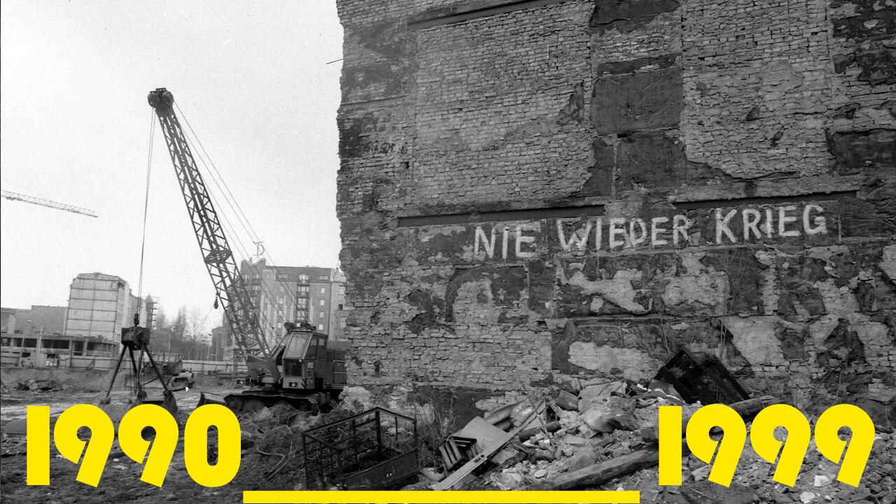 Tacheles an der Oranienburger Strasse im Ostberliner Stadtteil Mitte, aufgenommen 1990