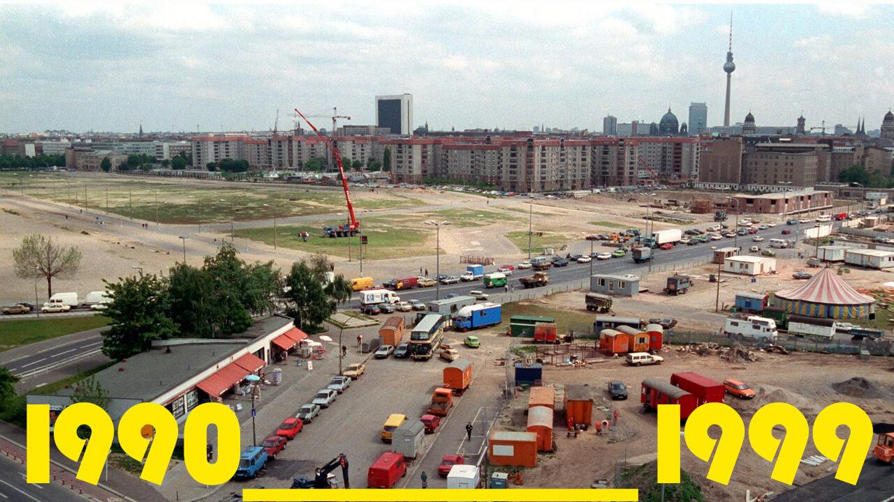 Der Potsdamer Platz. Im 18.Jahrhundert im Herzen Berlins angelegt, erhielt er im Juli 1831 seinen jetzigen Namen. Er war vor dem zweiten Weltkrieg der verkehrsreichste Platz Europas, an dem sich fünf der belebtesten Straßen der Hauptstadt kreuzten. Seine zukünftige Bebauung ist noch nicht entschieden. 19.06.1991