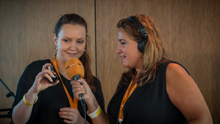 Susanne Baró Fernandez (li.), Barchefin des Timber Doodle, zusammen mit Moderatorin Meryem Celik