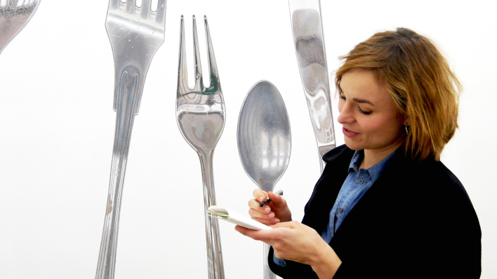 Marie Kaiser in René Wirths' Ausstellung "Das was bleibt" im Haus am Lützowplatz © radioeins/Kerstin Warnow