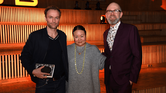 Thomas Böhm zusammen mit Autorin Hanya Yanagihara und Schauspieler Mark Waschke, der die deutschen Passagen gelesen hat