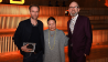 Thomas Böhm zusammen mit Autorin Hanya Yanagihara und Schauspieler Mark Waschke, der die deutschen Passagen gelesen hat