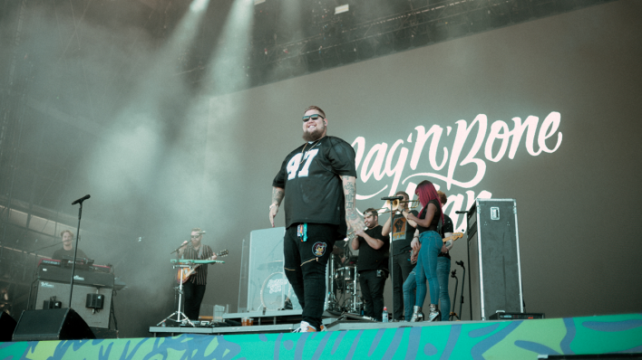 Rag'n'Bone Man auf der Bühne © Frieder Unselt