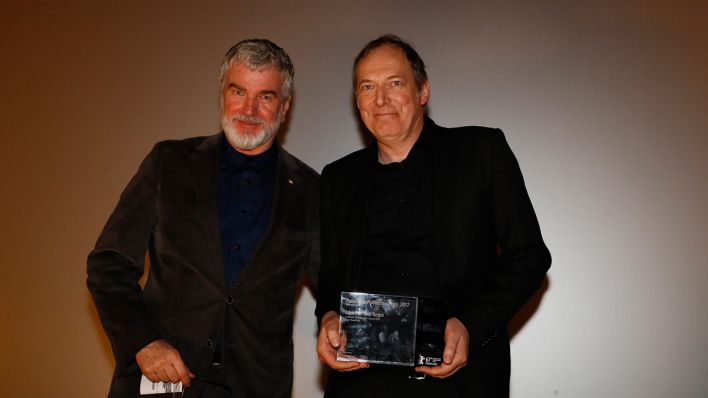 Wieland Speck, der Leiter Sektion Panorama, und Jürgen Pohl von Salzgeber & Co. Medien während der Verleihung des Panorama Publikumspreises anlässlich der 67. Berlinale © Panorama/Brigitte Dummer