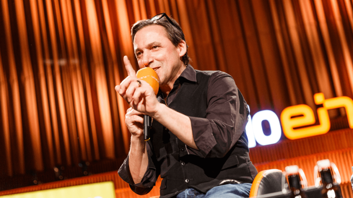 Rocko Schamoni - Entertainer, Musiker, Schauspieler, Kandidat für den Bundestag, festes Mitglied des Komik-Ensembles Studio Braun, Schriftsteller und Clubbetreiber.