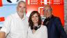 Kerstin Hermes und Andreas Ulrich zusammen mit Unions Präsident Dirk Zingler