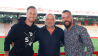 radioeins Programmchef Robert Skuppin (mi.) zusammen mit Unions Mittelstürmer Sebastian Polter (li.) und Stadionsprecher Christian Arbeit