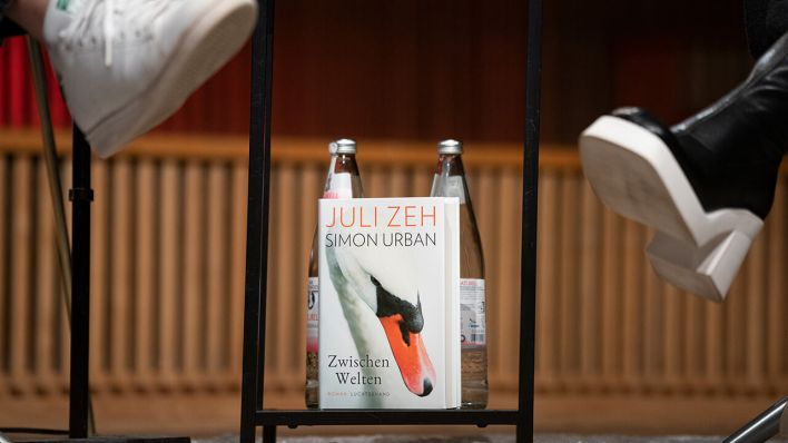 Juli Zeh und Simon Urban lesen aus "Zwischen Welten"