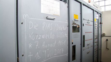Die RIAS/Deutschlandradio-Kurzwelle 6005 kHz, geb. 7. August 1951, gest. 16. Juli 2007