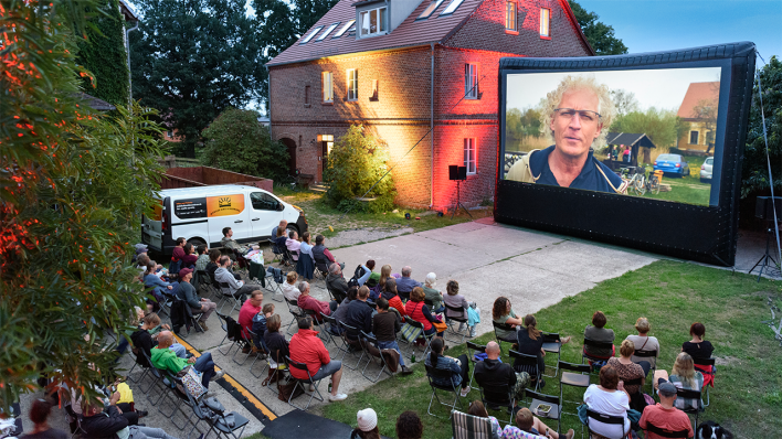 Mobiles Kino Uckermark @ Tom Schweers Mobiles Kino Uckermark @ Tom Schweers