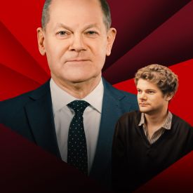 Fotomontage: Olaf Scholz und Olaf Scholz der junger Mann vor rotem Hintergrund; (Quelle: Bianca Domula/IMAGO Images)